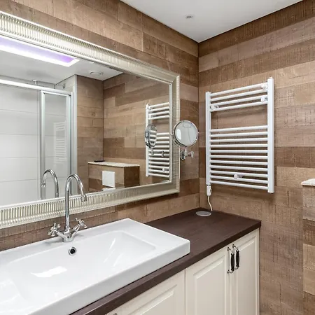 Beyond Living - Zentral Apartamento